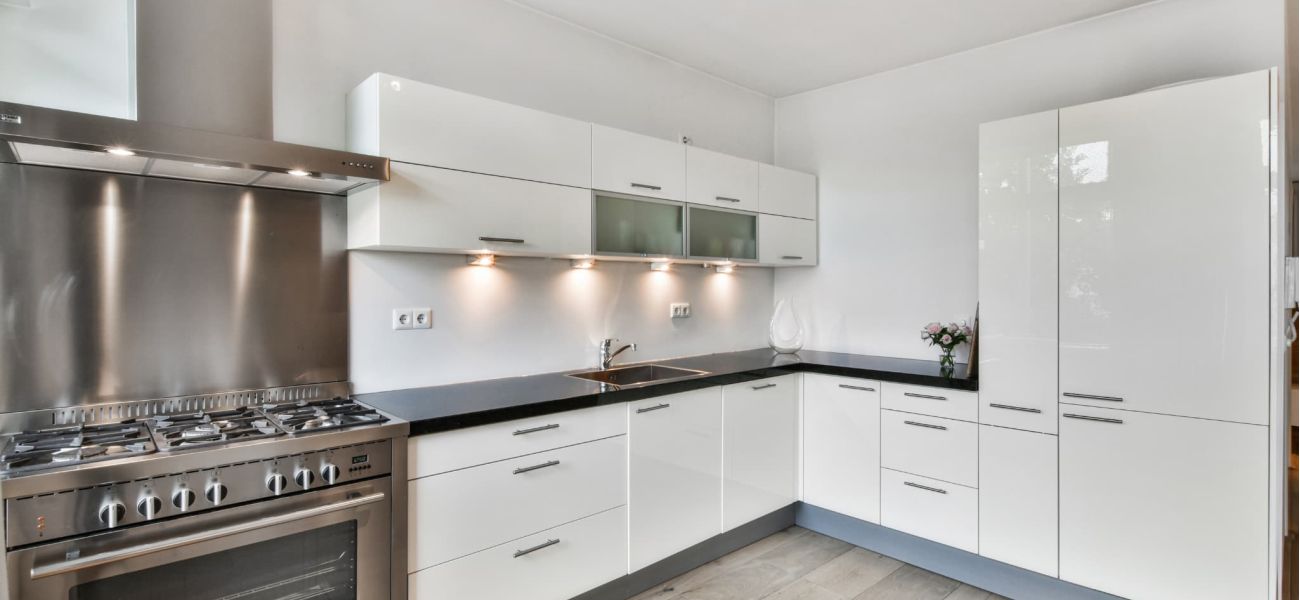 interior cocina moderna colores blancos