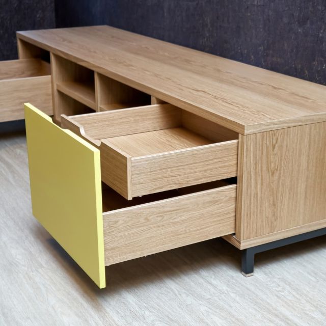 elegante soporte tv chapa madera roble